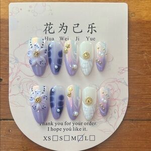 Floral Purple and White Press-On Nails Size M